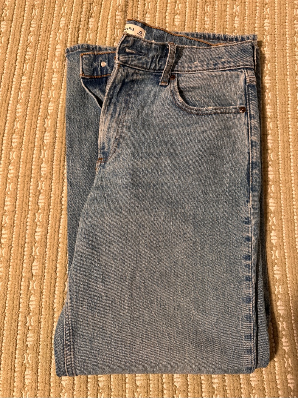 Ambercrombie ‘Low Rise Baggy Jean’ - Picture 3 of 6